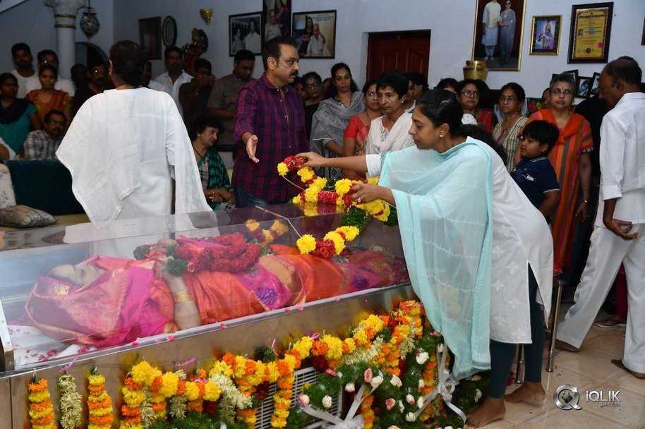 Celebrities-Pay-Homage-to-Vijaya-Nirmala-Garu